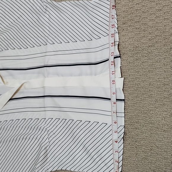 Mango 🥭 White/Black Striped Long-sleeved Satin Blouse, Size 2 / XS ✨️NWT✨️ - Picture 13 of 13